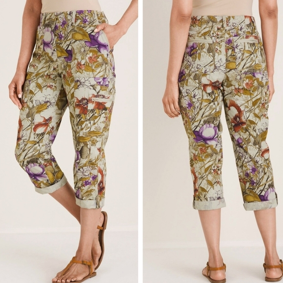 CHICO'S Comfort Stretch Cargo Crops - Picture 1 of 12